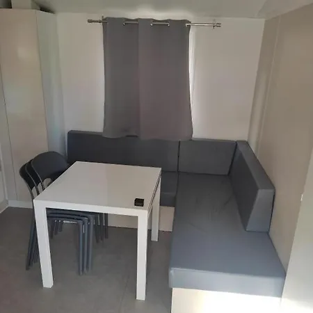 مكان تخييم Mobil-home 98 ناربون